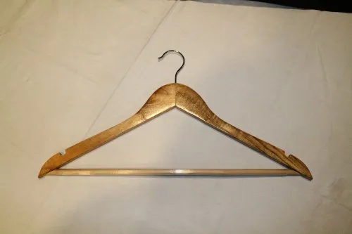 wooden-hanger-500x500 (1)